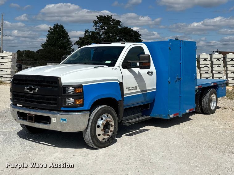 image for item FG0710 2021 Chevrolet Silverado 6500HD flatbed truck