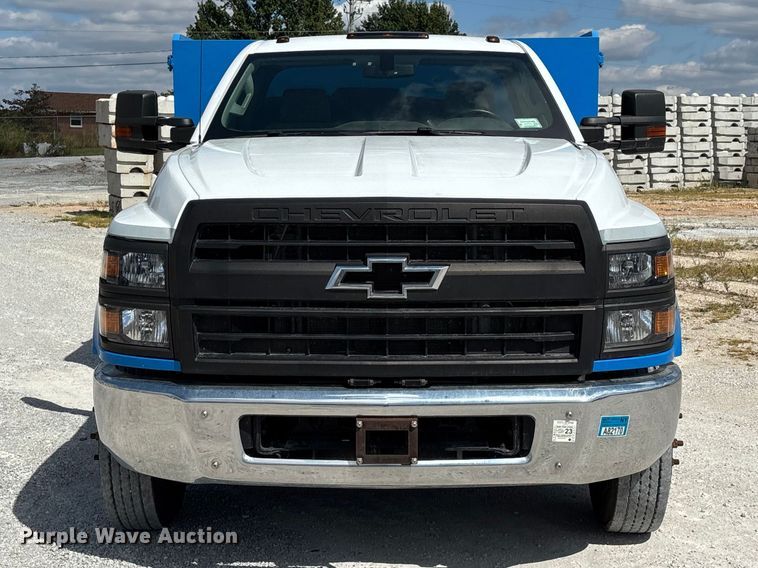 image for item FG0710 2021 Chevrolet Silverado 6500HD flatbed truck