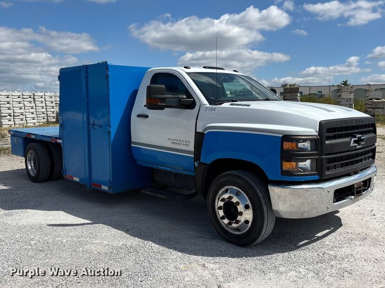 image for item FG0710 2021 Chevrolet Silverado 6500HD flatbed truck