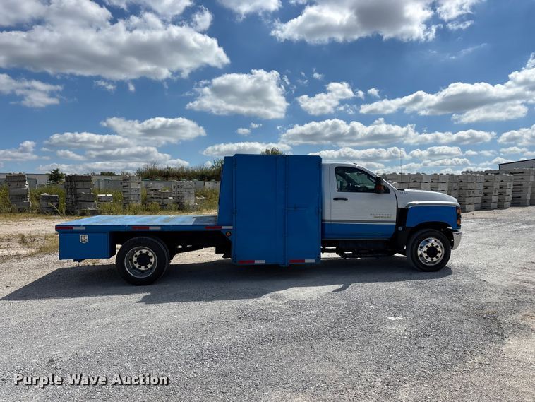 image for item FG0710 2021 Chevrolet Silverado 6500HD flatbed truck
