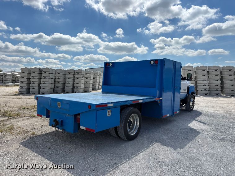 image for item FG0710 2021 Chevrolet Silverado 6500HD flatbed truck