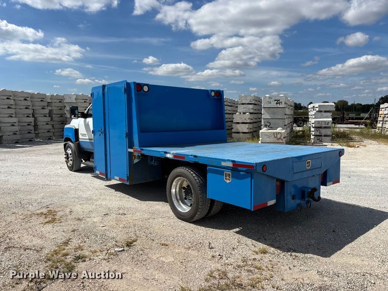 image for item FG0710 2021 Chevrolet Silverado 6500HD flatbed truck