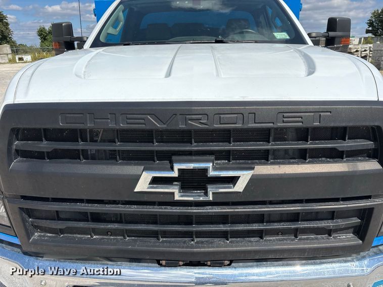 image for item FG0710 2021 Chevrolet Silverado 6500HD flatbed truck