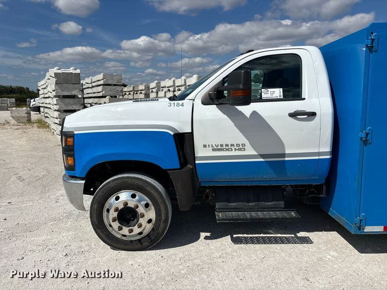 image for item FG0710 2021 Chevrolet Silverado 6500HD flatbed truck