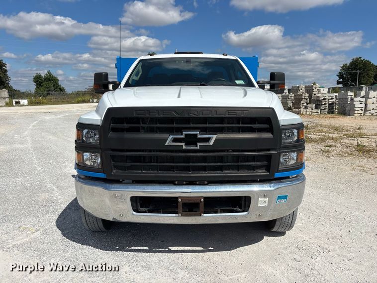 image for item FG0710 2021 Chevrolet Silverado 6500HD flatbed truck