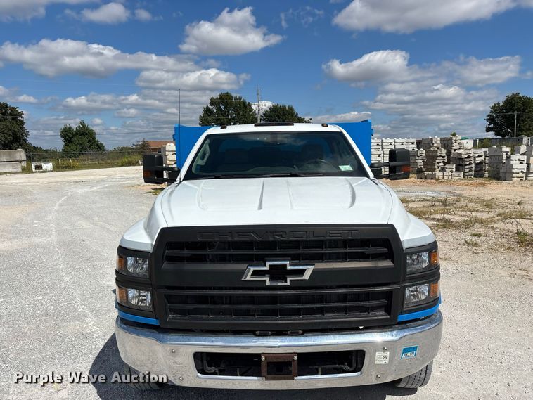 image for item FG0710 2021 Chevrolet Silverado 6500HD flatbed truck