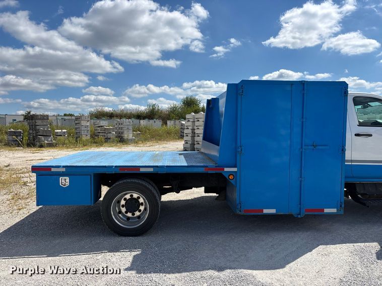 image for item FG0710 2021 Chevrolet Silverado 6500HD flatbed truck