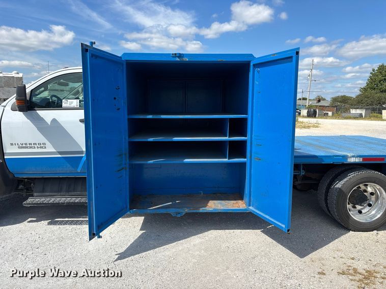 image for item FG0710 2021 Chevrolet Silverado 6500HD flatbed truck