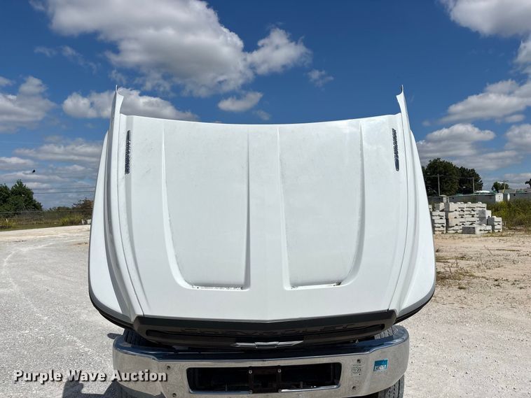 image for item FG0710 2021 Chevrolet Silverado 6500HD flatbed truck