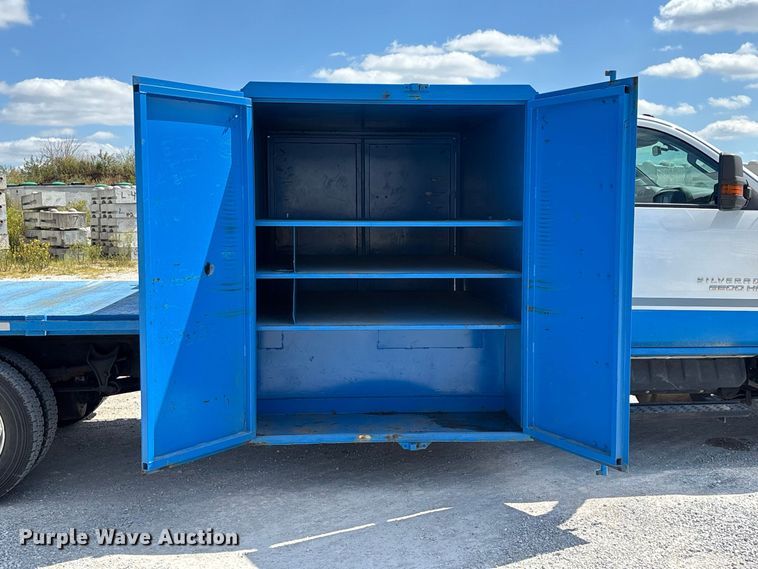 image for item FG0710 2021 Chevrolet Silverado 6500HD flatbed truck