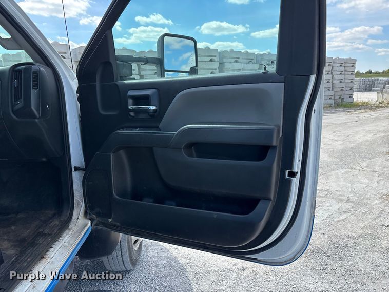 image for item FG0710 2021 Chevrolet Silverado 6500HD flatbed truck