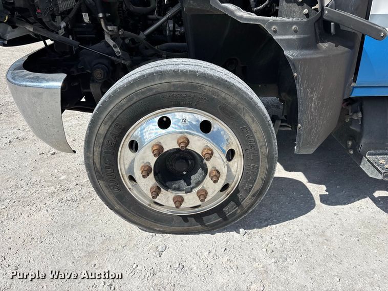 image for item FG0710 2021 Chevrolet Silverado 6500HD flatbed truck