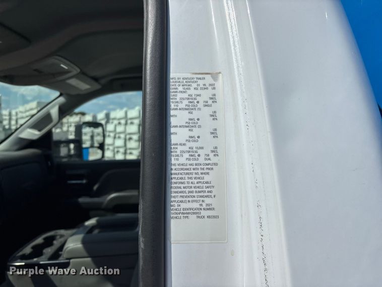 image for item FG0710 2021 Chevrolet Silverado 6500HD flatbed truck