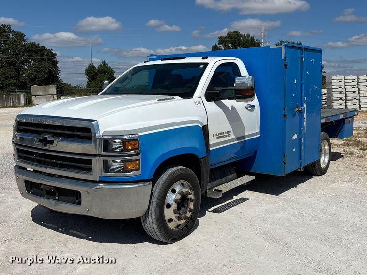 image for item FG0711 2021 Chevrolet Silverado 5500 HD flatbed truck