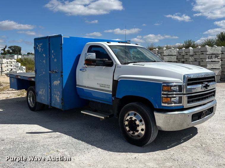 image for item FG0711 2021 Chevrolet Silverado 5500 HD flatbed truck