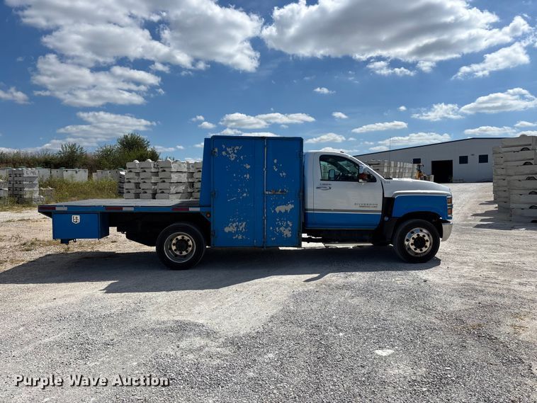 image for item FG0711 2021 Chevrolet Silverado 5500 HD flatbed truck