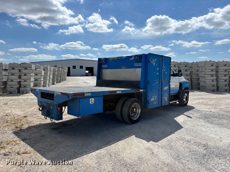 image for item FG0711 2021 Chevrolet Silverado 5500 HD flatbed truck