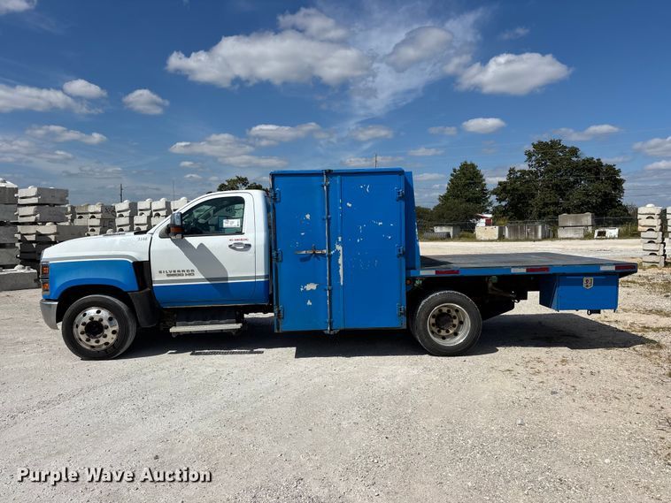 image for item FG0711 2021 Chevrolet Silverado 5500 HD flatbed truck