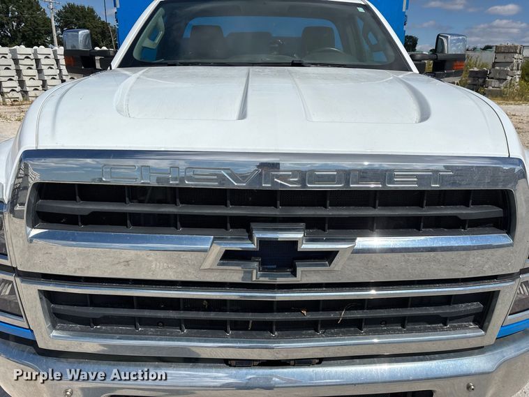 image for item FG0711 2021 Chevrolet Silverado 5500 HD flatbed truck