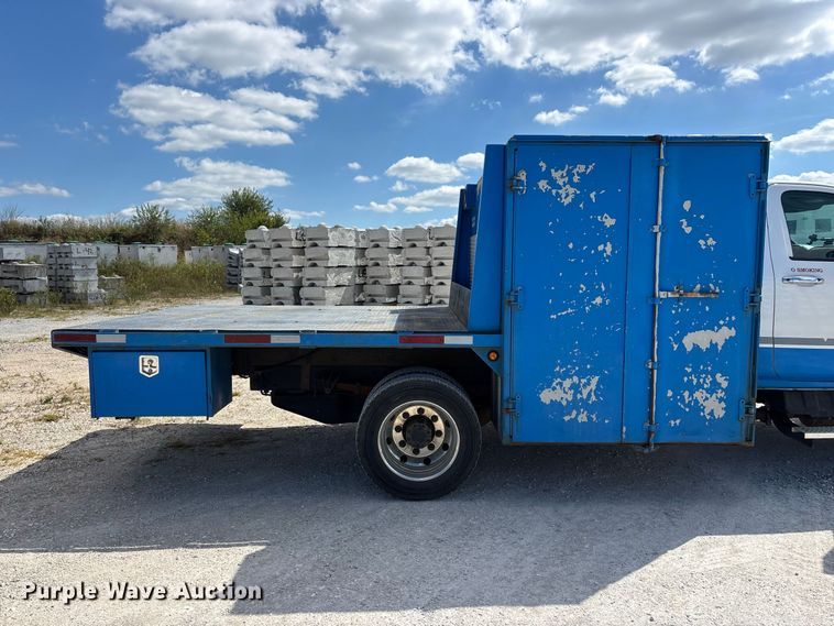 image for item FG0711 2021 Chevrolet Silverado 5500 HD flatbed truck