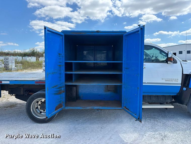 image for item FG0711 2021 Chevrolet Silverado 5500 HD flatbed truck