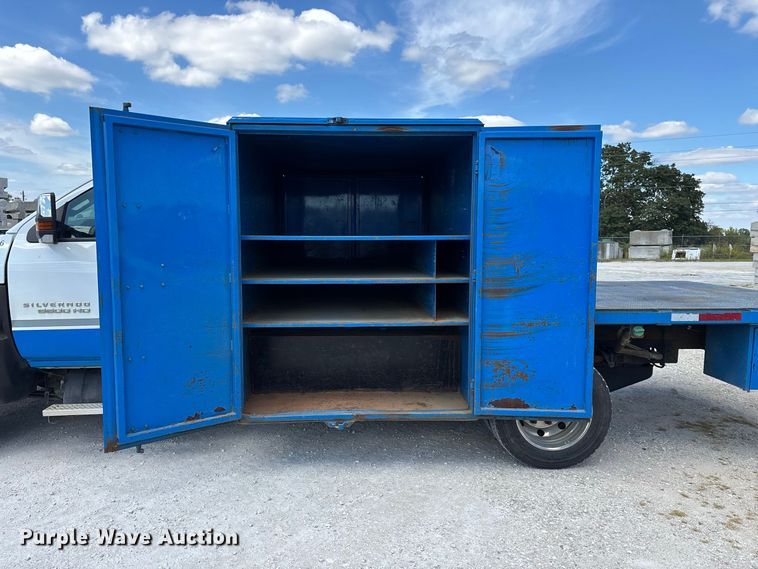 image for item FG0711 2021 Chevrolet Silverado 5500 HD flatbed truck