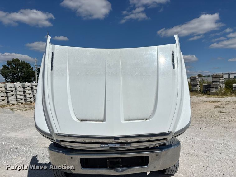 image for item FG0711 2021 Chevrolet Silverado 5500 HD flatbed truck