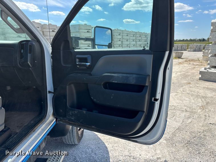 image for item FG0711 2021 Chevrolet Silverado 5500 HD flatbed truck