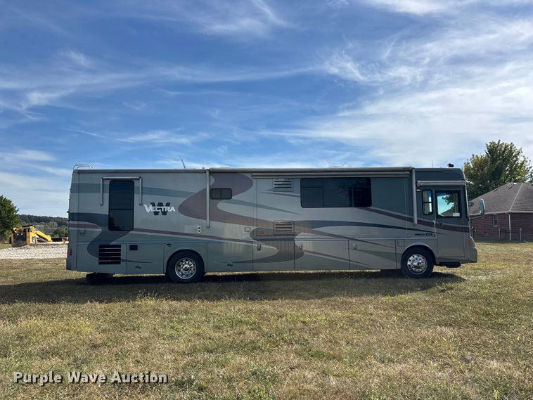 image for item FG0720 2005 Winnebago Vectra RV