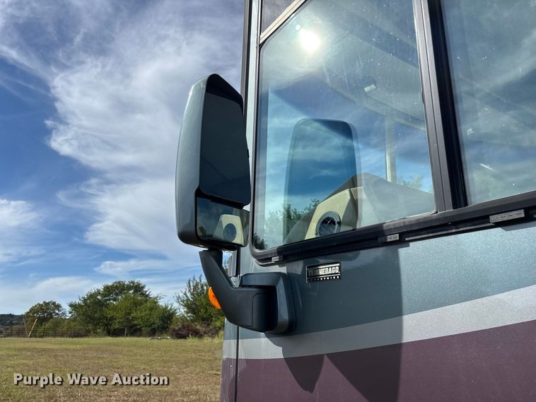 image for item FG0720 2005 Winnebago Vectra RV