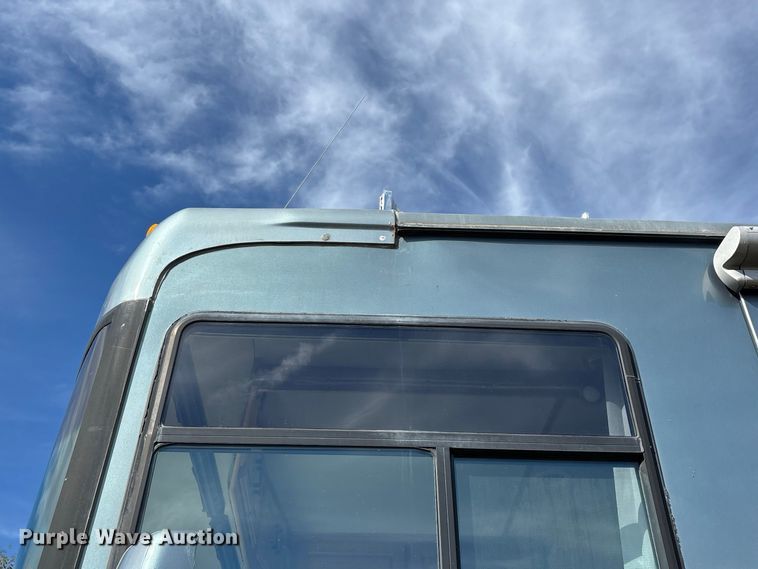 image for item FG0720 2005 Winnebago Vectra RV