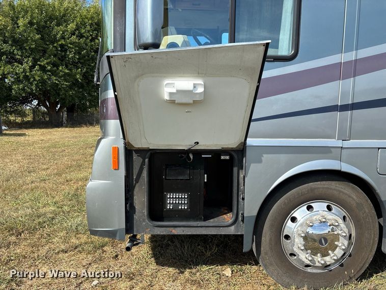 image for item FG0720 2005 Winnebago Vectra RV