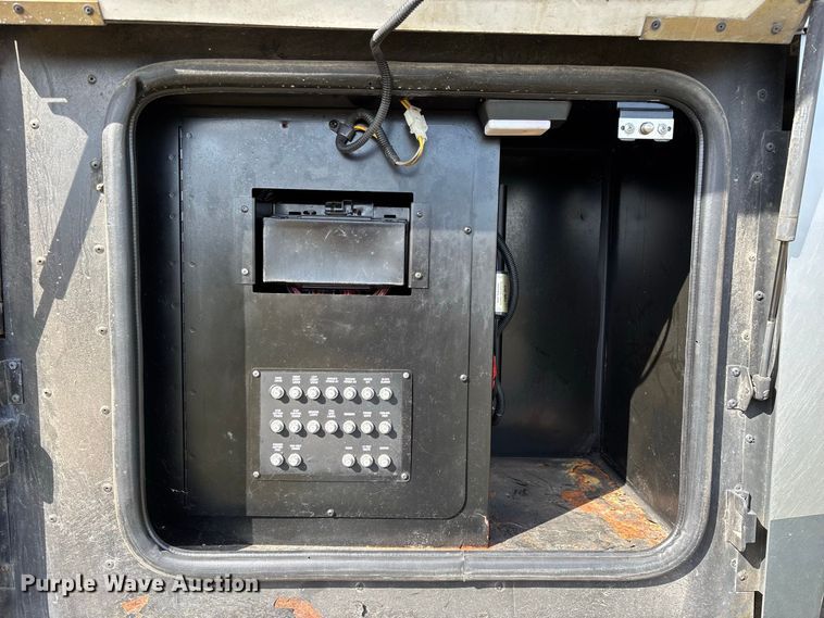 image for item FG0720 2005 Winnebago Vectra RV