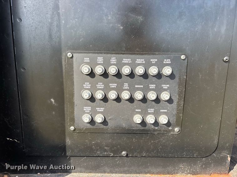 image for item FG0720 2005 Winnebago Vectra RV