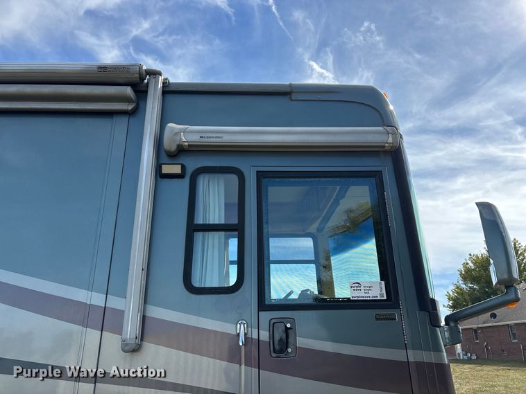 image for item FG0720 2005 Winnebago Vectra RV