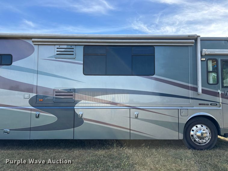 image for item FG0720 2005 Winnebago Vectra RV