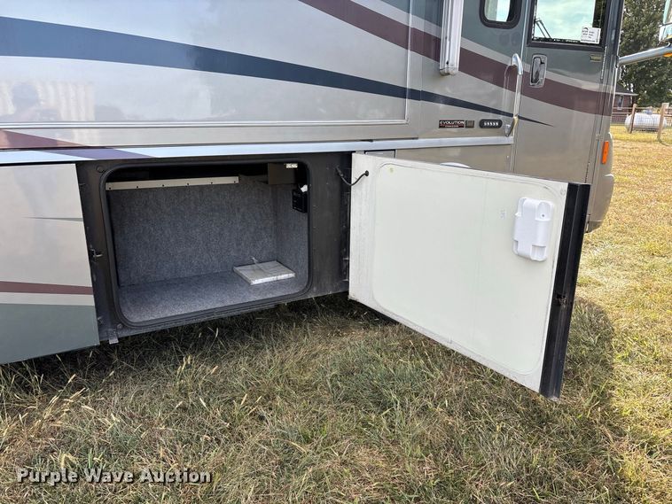 image for item FG0720 2005 Winnebago Vectra RV