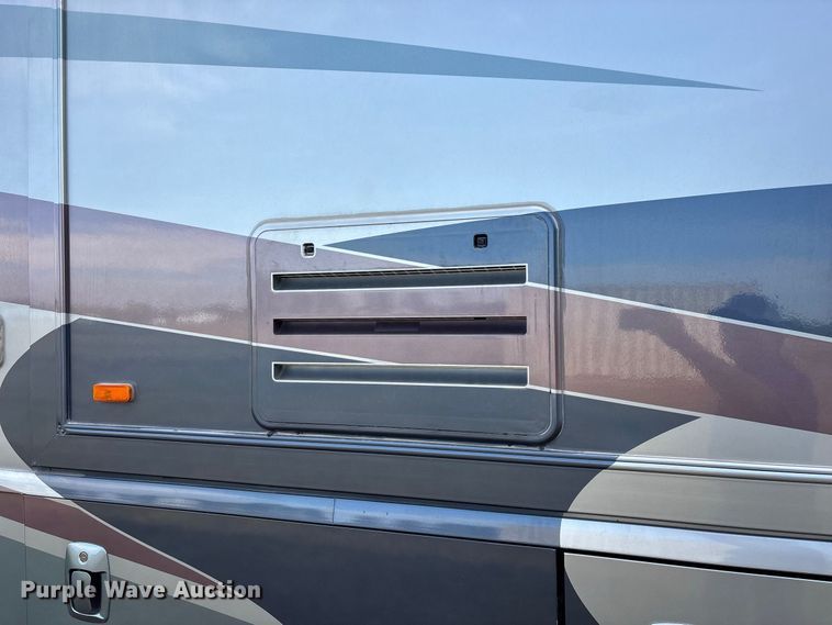 image for item FG0720 2005 Winnebago Vectra RV