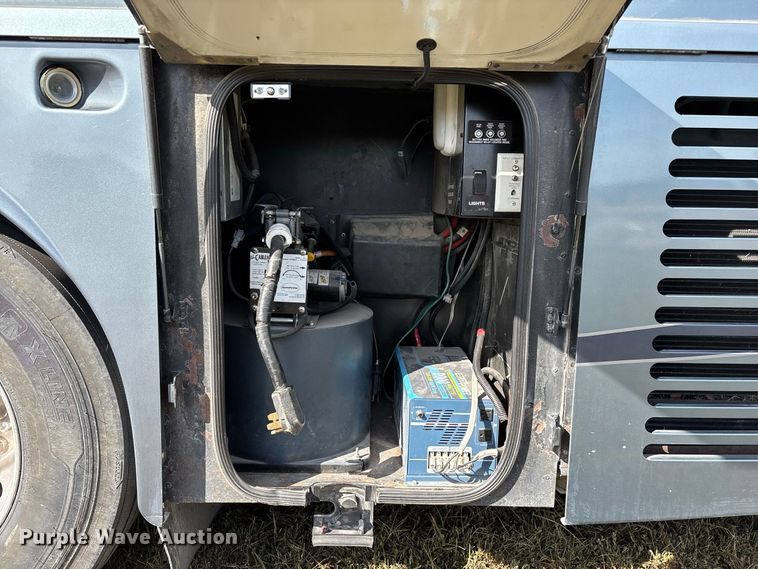 image for item FG0720 2005 Winnebago Vectra RV