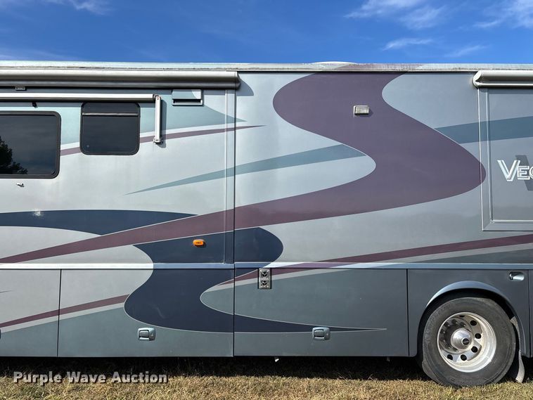 image for item FG0720 2005 Winnebago Vectra RV