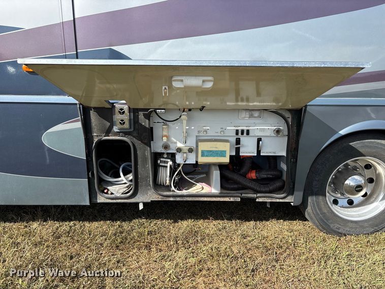 image for item FG0720 2005 Winnebago Vectra RV