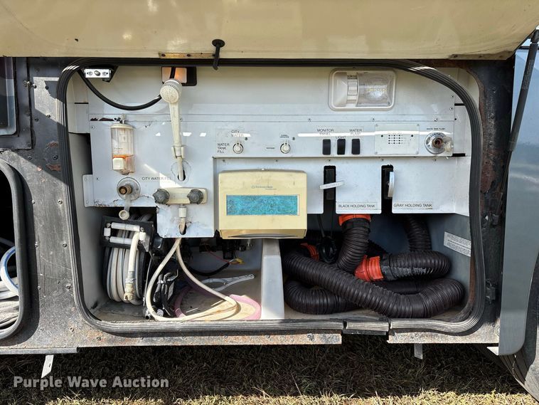 image for item FG0720 2005 Winnebago Vectra RV