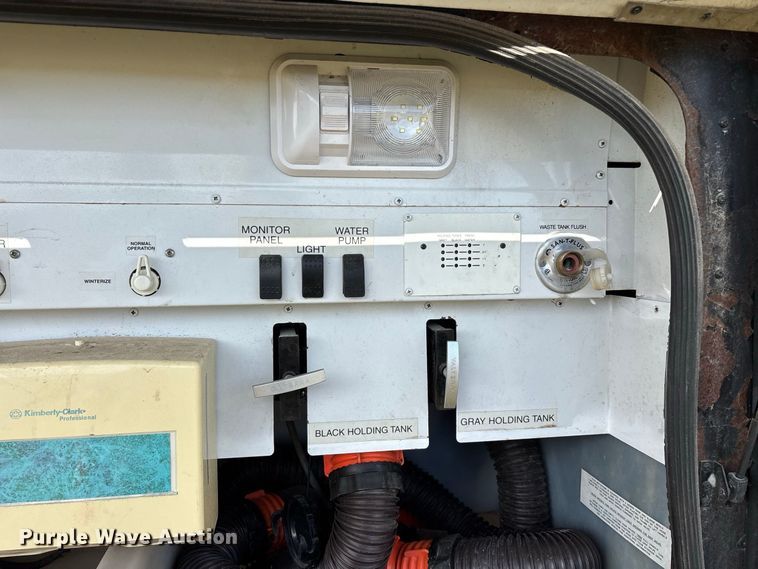 image for item FG0720 2005 Winnebago Vectra RV