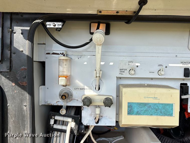 image for item FG0720 2005 Winnebago Vectra RV