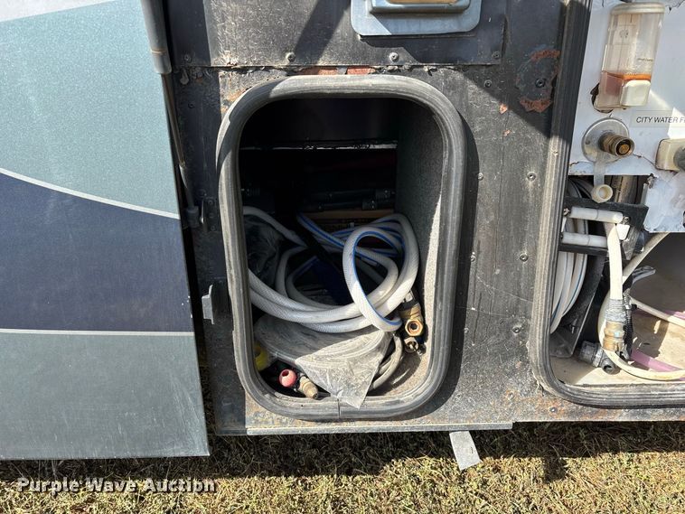 image for item FG0720 2005 Winnebago Vectra RV