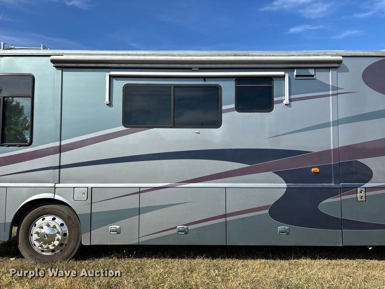 image for item FG0720 2005 Winnebago Vectra RV