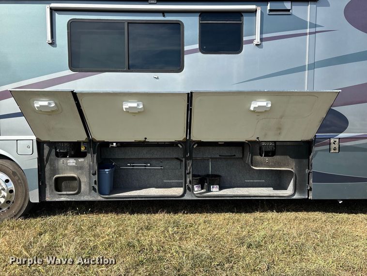 image for item FG0720 2005 Winnebago Vectra RV