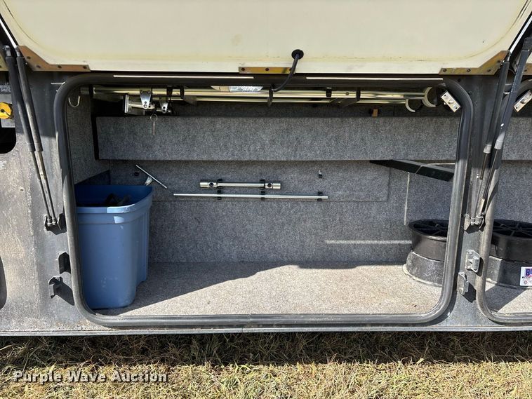image for item FG0720 2005 Winnebago Vectra RV