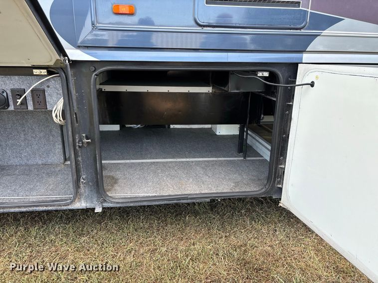 image for item FG0720 2005 Winnebago Vectra RV