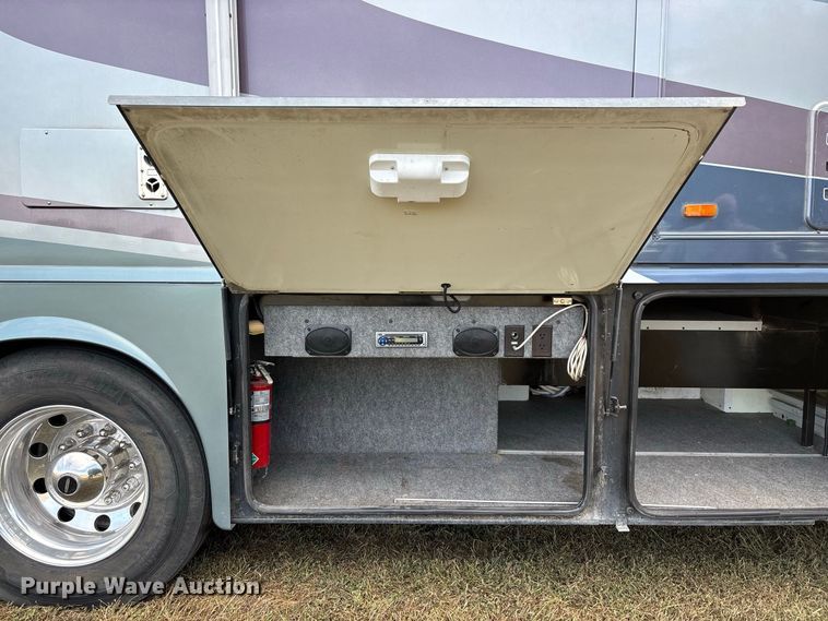 image for item FG0720 2005 Winnebago Vectra RV